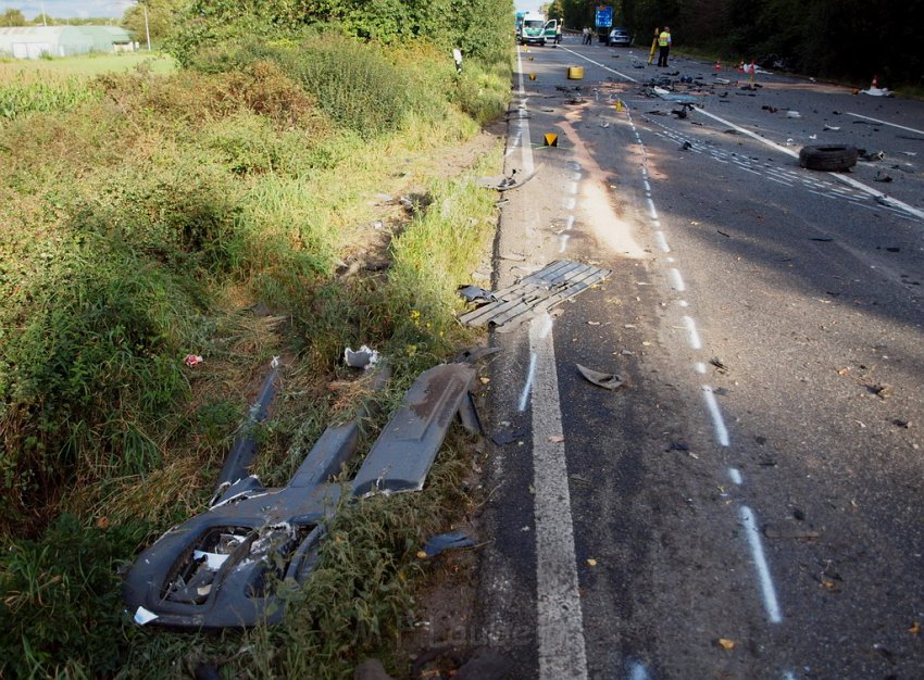 Schwerer VU Koeln Immendorf Kerkraderstr P170.JPG